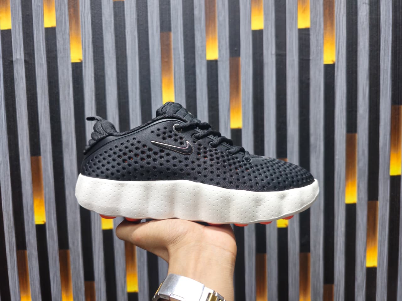 Nike Mind Sneakers – Made in Vietnam -BLACK ,WHITE