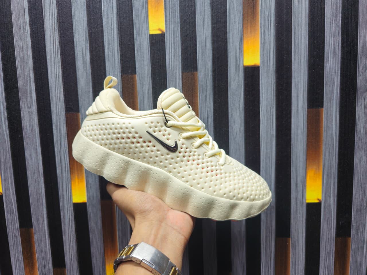 Nike Mind Sneakers – Made in Vietnam -BEIGE