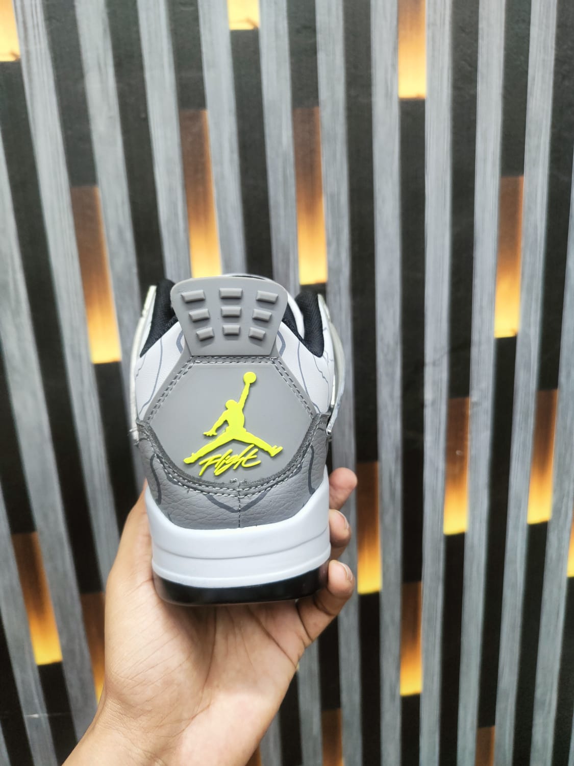 AIR JORDAN 4_GRAY PARROT image 3