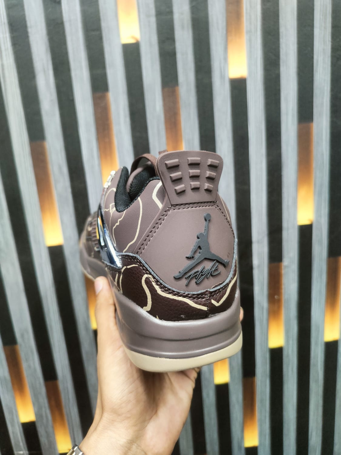 AIR JORDAN 4_DARK BROWN image 3