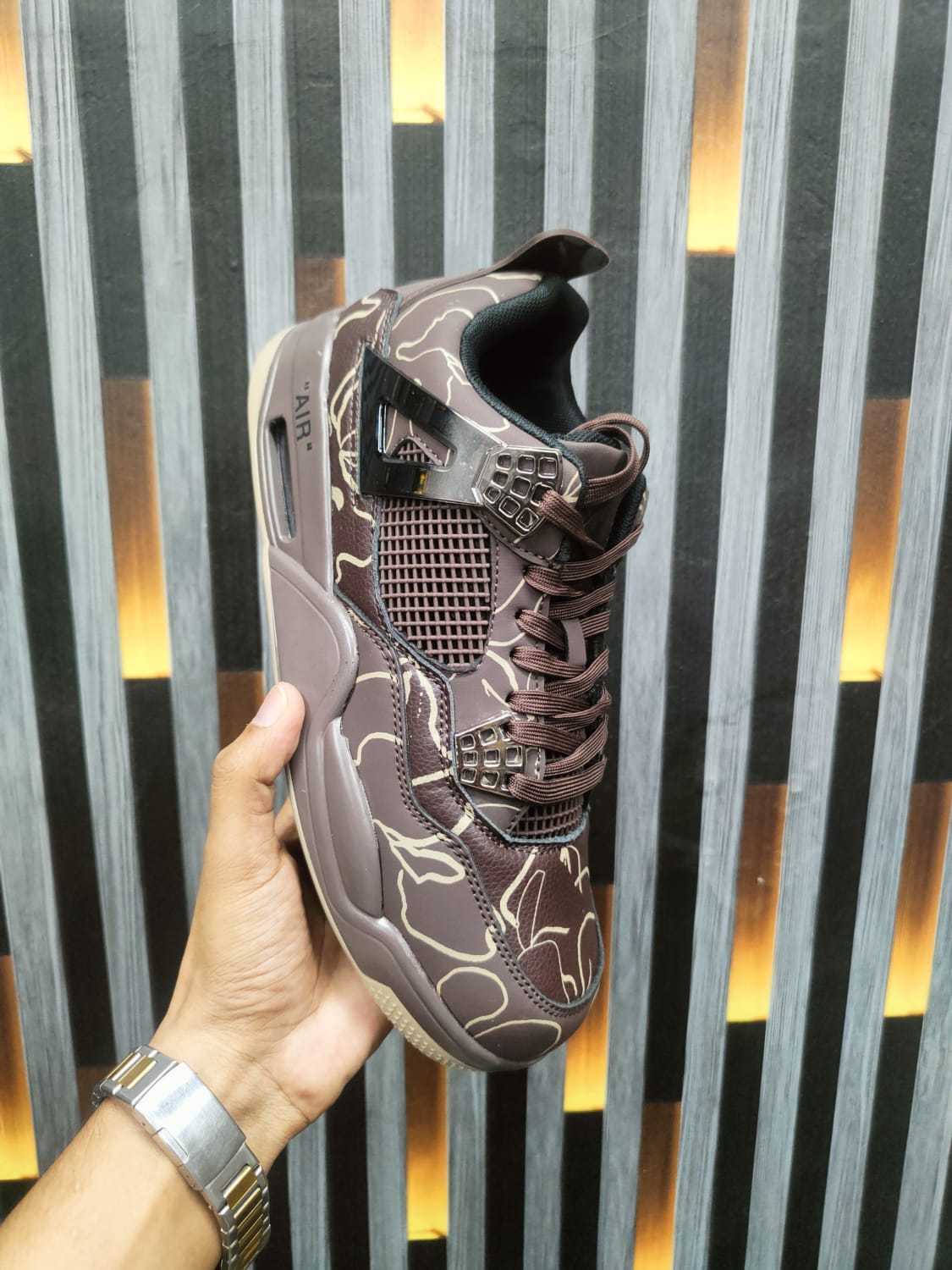 AIR JORDAN 4_DARK BROWN image 5