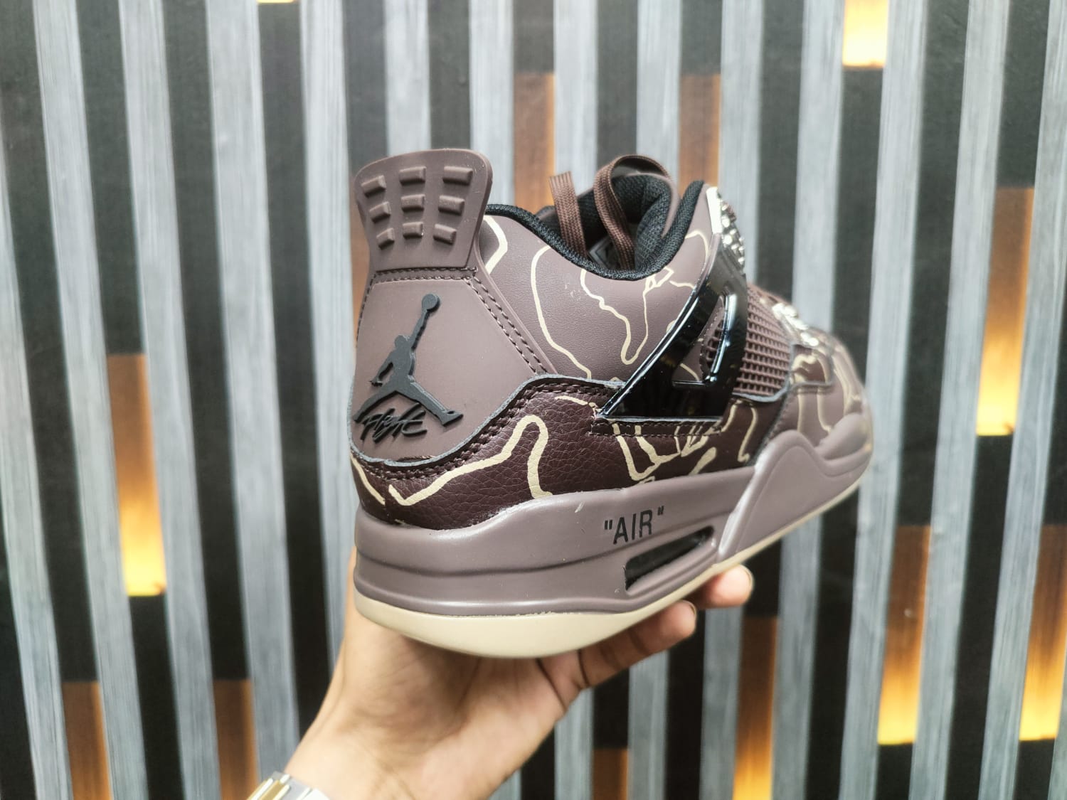 AIR JORDAN 4_DARK BROWN image 2
